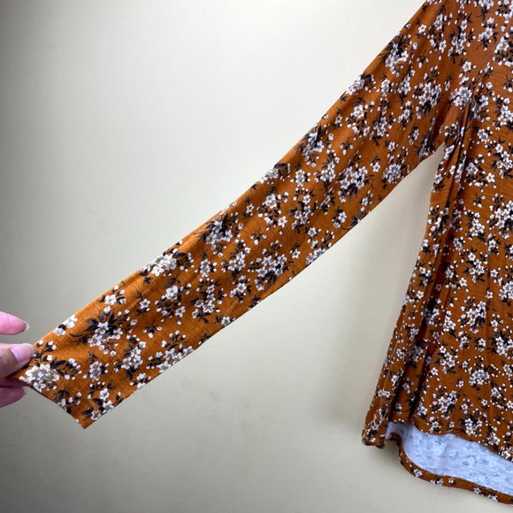 American Eagle Soft & Sexy Slub Yellow Floral Top - Picture 4 of 9